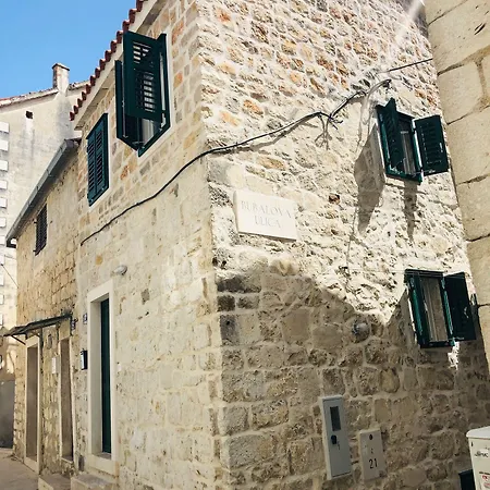 Peasant's Palace Casa de hóspedes 3*