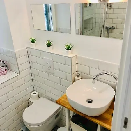 Peasant's Palace 3*