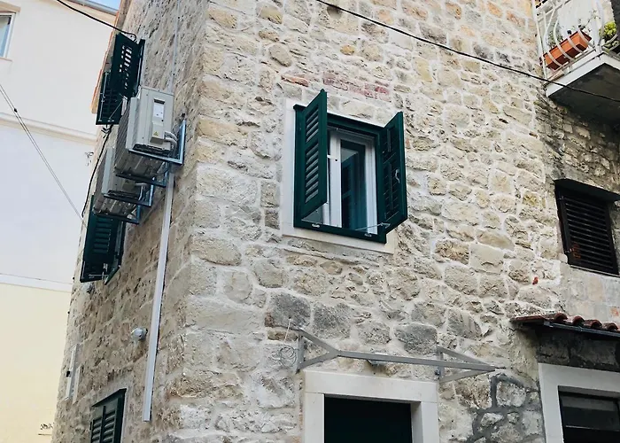 Peasant's Palace 3*