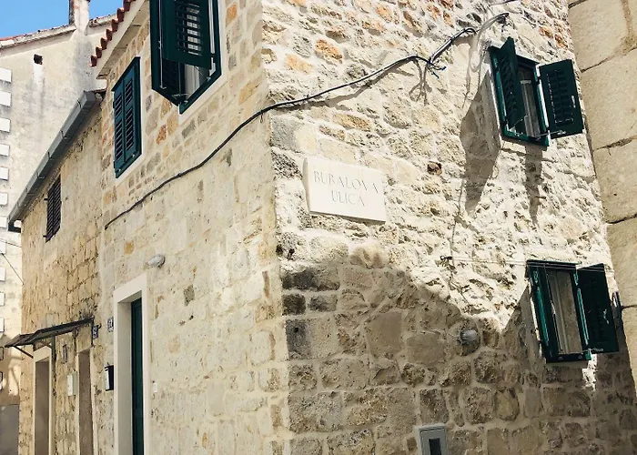 Peasant's Palace Gasthuis 3*