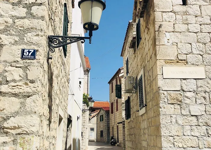 Peasant's Palace Gasthuis 3*