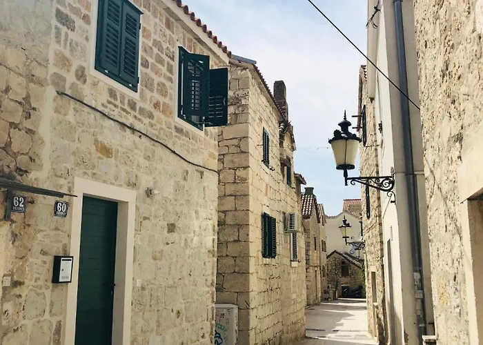 Peasant's Palace 3*