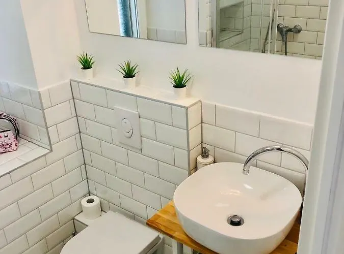 Peasant's Palace 3*