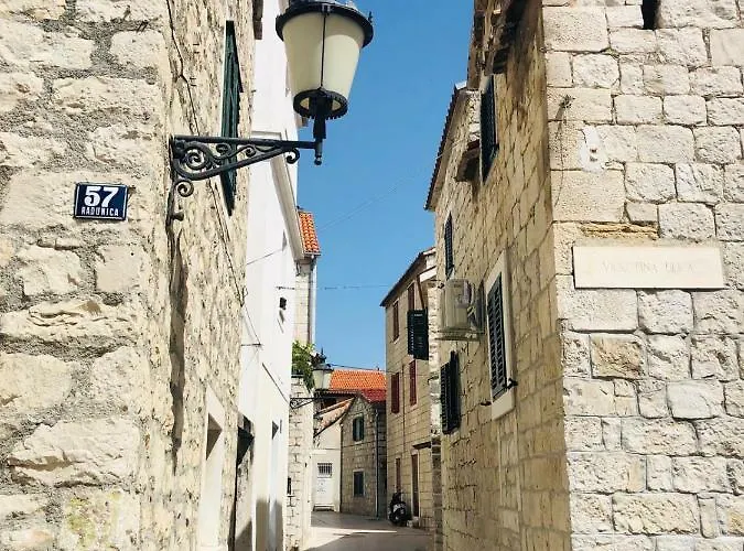 Peasant's Palace Gasthuis 3*